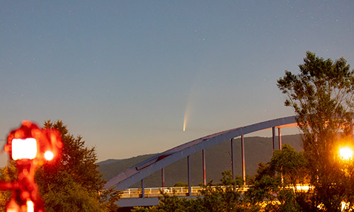 2020年7月10日 02時19分に撮影されたネオワイズ彗星