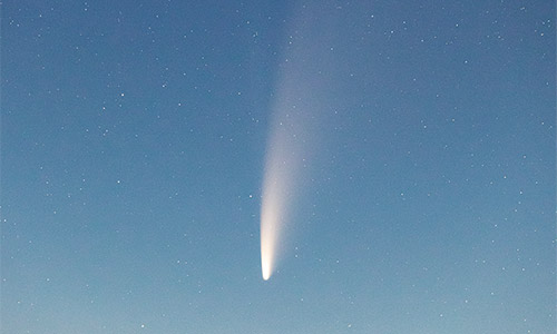 2020年7月11日 02時21分に撮影されたネオワイズ彗星