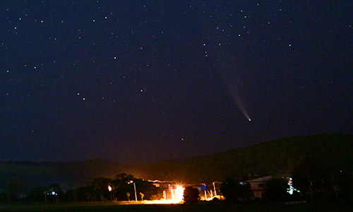 2020年7月18日 01時45分に撮影されたネオワイズ彗星
