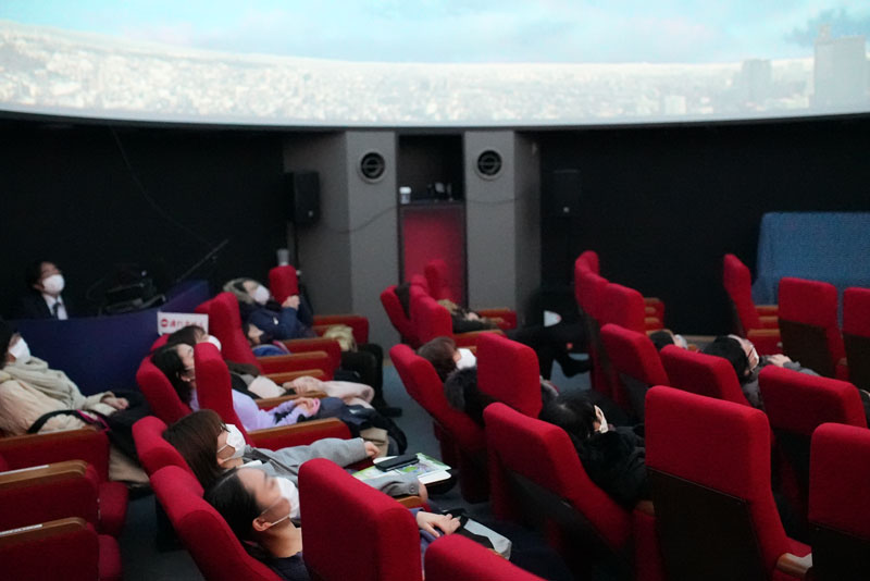 作品投影中の様子