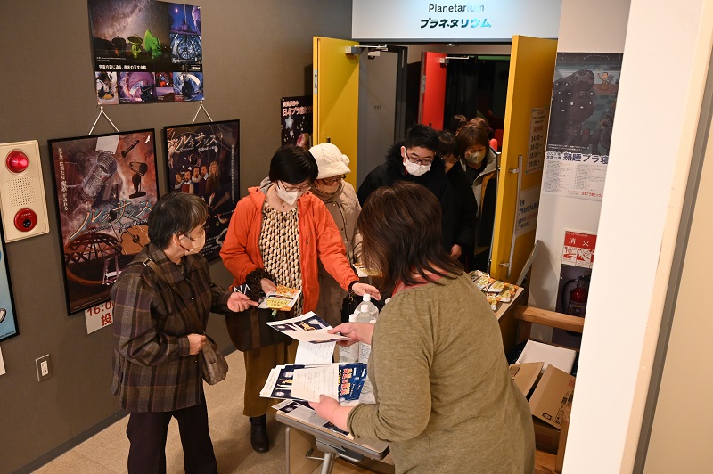 名寄市役所防災担当と協力した非常用備蓄食料品の配布
