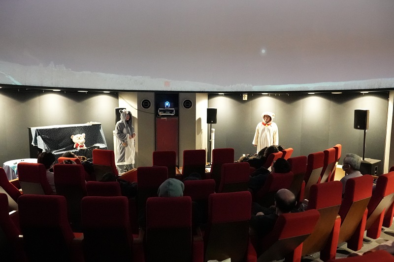 羊の着ぐるみでお出迎え