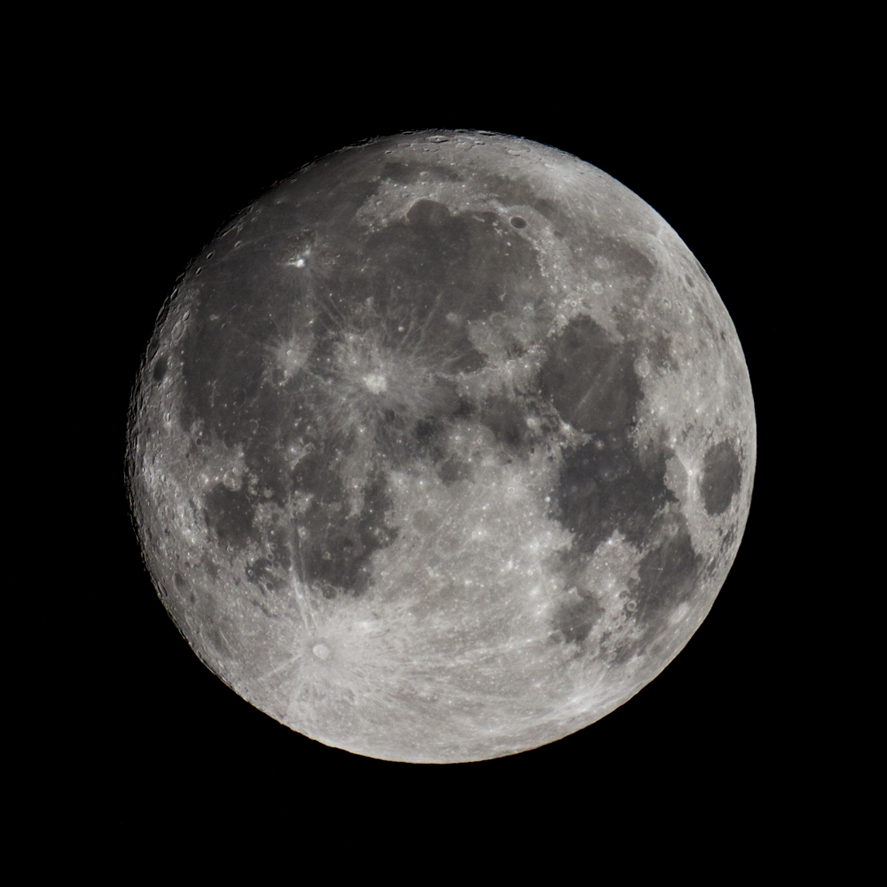 2017年10月4日に撮影された中秋の名月